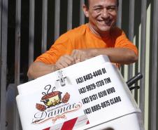 Morador de Cornélio Procópio usou financiamento da Fomento Paraná para iniciar empresa para entregar marmitas, que criou quatro empregos. Agora o empreendedor pensa em abrir um restaurante