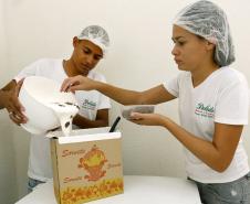 A sorveteria da Jéssica Caroline Evangelista foi aberta com apoio de linha de crédito de baixo custo do Banco do Empreendedor.