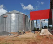 A produção de arroz da Cooperativa de Comercialização e Reforma Agrária Avante (Coana), que reúne 1.300 famílias cooperadas em Querência do Norte, no Noroeste do Paraná, deve dobrar nos próximos anos. O incremento da produção está sendo viabilizado por meio de um financiamento concedido em julho de 2013 pela Fomento Paraná.