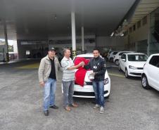 O motorista de táxi Renato Mol, morador de Quitandinha, na Região Metropolitana de Curitiba, acaba de adquirir um veículo Volkswagen Voyage 1.0, financiado pela linha de crédito Banco do Empreendedor - Taxistas, da Fomento Paraná.