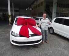 O motorista de táxi Renato Mol, morador de Quitandinha, na Região Metropolitana de Curitiba, acaba de adquirir um veículo Volkswagen Voyage 1.0, financiado pela linha de crédito Banco do Empreendedor - Taxistas, da Fomento Paraná.