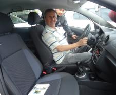 O motorista de táxi Renato Mol, morador de Quitandinha, na Região Metropolitana de Curitiba, acaba de adquirir um veículo Volkswagen Voyage 1.0, financiado pela linha de crédito Banco do Empreendedor - Taxistas, da Fomento Paraná.
