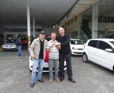 O motorista de táxi Renato Mol, morador de Quitandinha, na Região Metropolitana de Curitiba, acaba de adquirir um veículo Volkswagen Voyage 1.0, financiado pela linha de crédito Banco do Empreendedor - Taxistas, da Fomento Paraná.