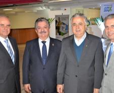 O diretor de operações do Setor Público, Jurandir Rodrigues de Oliveira (2º à esquerda na foto), participa da cerimônia comemorativa. 