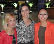 Colaboradores da instituição participam da cerimônia comemorativa.