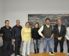 Técnicos da Fomento Paraná estão percorrendo a região metropolitana de Curitiba (RMC) para divulgar as linhas de crédito de baixo custo disponibilizadas pela instituição para apoiar empreendedores. À tarde, o gerente de relações institucionais da Fomento Paraná, Paulo Morva, visitou a Associação Rádio Taxi Araucária para mostrar os benefícios da linha de crédito exclusiva para os associados da entidade. 