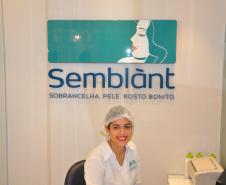 Recém formada no curso de estética, Bruna Ramos, que antes trabalhava com maquiagem de forma autônoma agora atua na Semblànt. “Aqui na clínica trabalho com novas atividades de estética, que complementam meu aprendizado. 