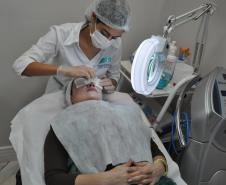 Financiamento que viabilizou a instalação do primeiro espaço dedicado somente a tratamentos faciais de Curitiba já gera lucros. E o empreendedor já contratou mais duas pessoas para atender à clientela, que não para de crescer.