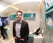 Financiamento que viabilizou a instalação do primeiro espaço dedicado somente a tratamentos faciais de Curitiba já gera lucros. E o empreendedor já contratou mais duas pessoas para atender à clientela, que não para de crescer.