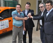 O modelo foi o escolhido pelo motorista curitibano Genesis Fernandes Faria, que participou nesta quarta-feira (1) da entrega simbólica do veículo e de uma visita ao Complexo Ayrton Senna, em São José dos Pinhais. 