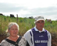 Irene Maria Stig Matoso Marques, agricultora de Porto Barreiro, financiou duas vacas pelo Paraná Juro Zero, da Fomento Paraná.