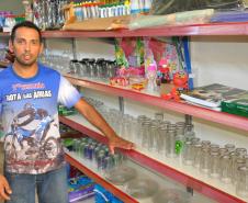 Juarez de Lima Damazio, do Mercado Popular em Sulina. Financiado pela Fomento Paraná para ajudar na recuperação de estabelecimentos atingidos pelas enchentes em junho de 2014.