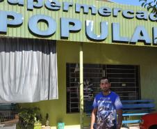Juarez de Lima Damazio, do Mercado Popular em Sulina. Financiamento da Fomento Paraná ajudou na recuperação de estabelecimentos atingidos pelas enchentes em junho de 2014.