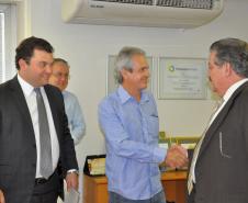 O presidente da Fomento Paraná, Juraci Barbosa, e o prefeito de Andirá, José Ronaldo Xavier, assinam contrato de financiamento no valor de R$ 3,1 milhões para pavimentação de vias urbanas no município do norte pioneiro do estado. Curitiba, 11/11/2014.