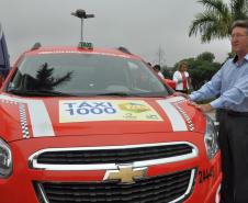 O governador Beto Richa entregou em Londrina, nesta quarta (10/12), as chaves do táxi de número 1.000 financiado pela linha de crédito Banco do Empreendedor Taxistas, da Fomento Paraná. A entrega ocorreu durante as comemorações dos 80 anos de fundação de Londrina.