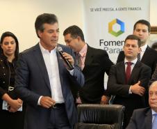 Governador Beto Richa assina contratos de financiamentos com a Secretaria de Desenvolvimento Urbano (SEDU) e a FomentoParaná para obras de infraestrutura urbanas e equipamentos para municípios. 04/03/2015.Foto:Arnaldo Alves/ANPr