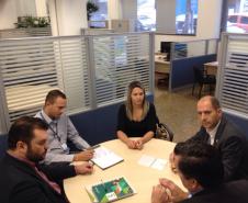 Reunião da equipe técnica de Mercado e Relações Institucionais da Fomento Paraná com a Associação das Empresas Brasileiras de Tecnologia da Informação (Assespro-PR) nesta sexta-feira (20/3) para uma nova parceria entre as duas instituições. O objetivo é viabilizar, até o fim de 2015, a contratação de R$ 10 milhões em financiamentos para projetos de empresas associadas à Assespro-PR voltados à inovação e ao desenvolvimento tecnológico. 