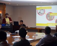 Os jovens empreendedores Vitor Flores, Jefferson Jess, Ivan Chagas, Dan Queirolo e George Christofis Neto, que venceram as três categorias do concurso Minha Ideia Muda o Mundo, lançado pelo Conselho de Jovens Empresários da Associação Comercial do Paraná, receberam os prêmios individuais em evento realizado nesta terça (7/4). A Fomento Paraná é uma das patrocinadoras deste concurso.