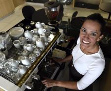 A Fomento do Paraná, por meio do Microcrédito, financiou a implantação do Café Cacauteria, da empreendedora Priscila Pereira Marques, na revendedora de automóveis Honda Prixx na Av. Mario Tourinho, 1153, em Curitiba.  