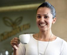 A Fomento do Paraná, por meio do Microcrédito, financiou a implantação do Café Cacauteria, da empreendedora Priscila Pereira Marques, na revendedora de automóveis Honda Prixx na Av. Mario Tourinho, 1153, em Curitiba.  