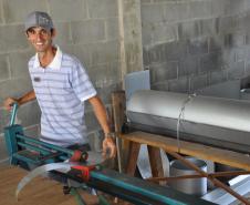 Com espírito empreendedor Maguelniski decidiu ter fabricação própria de calhas e foi por meio da Fomento Paraná, instituição financeira de desenvolvimento do Governo do Estado, que ele conseguiu um financiamento para comprar uma máquina dobradeira e outra para fazer canos galvanizados (de alumínio e inox).