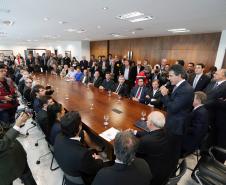 Governador Beto Richa assina com a Fomento Paraná liberação de licitação e homologação para obras de infraestrutura urbana nos municípios de Coronel Domingos Soares, Jesuítas, Ouro Verde do Oeste e Tamboara, e a liberação de licitações e homologações para obras de infraestrurura e aquisição de equipamentos pela Secretaria de Desenvolvimento Urbano (SEDU) para os municípios de Antonina, Andirá, Arapongas, Araucária, Boa Esperança, Campo Largo, Carambeí, Cianorte, Esperança Nova,