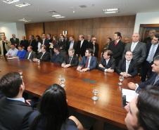 Governador Beto Richa assina com a Fomento Paraná liberação de licitação e homologação para obras de infraestrutura urbana nos municípios de Coronel Domingos Soares, Jesuítas, Ouro Verde do Oeste e Tamboara, e a liberação de licitações e homologações para obras de infraestrurura e aquisição de equipamentos pela Secretaria de Desenvolvimento Urbano (SEDU) para os municípios de Antonina, Andirá, Arapongas, Araucária, Boa Esperança, Campo Largo, Carambeí, Cianorte, Esperança Nova,