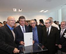 Governador Beto Richa assina com a Fomento Paraná liberação de licitação e homologação para obras de infraestrutura urbana nos municípios de Coronel Domingos Soares, Jesuítas, Ouro Verde do Oeste e Tamboara, e a liberação de licitações e homologações para obras de infraestrurura e aquisição de equipamentos pela Secretaria de Desenvolvimento Urbano (SEDU) para os municípios de Antonina, Andirá, Arapongas, Araucária, Boa Esperança, Campo Largo, Carambeí, Cianorte, Esperança Nova,