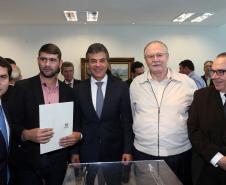 Governador Beto Richa assina com a Fomento Paraná liberação de licitação e homologação para obras de infraestrutura urbana nos municípios de Coronel Domingos Soares, Jesuítas, Ouro Verde do Oeste e Tamboara, e a liberação de licitações e homologações para obras de infraestrurura e aquisição de equipamentos pela Secretaria de Desenvolvimento Urbano (SEDU) para os municípios de Antonina, Andirá, Arapongas, Araucária, Boa Esperança, Campo Largo, Carambeí, Cianorte, Esperança Nova,