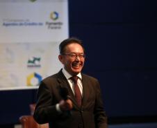 Estão abertas as inscrições para a primeira turma de 2015 do curso de capacitação de agentes de crédito da Fomento Paraná. O treinamento foi reformulado em parceria com o Sebrae e, no total, o passa a ter 96 horas/aula, com o objetivo de melhor preparar o agente de crédito para promover o desenvolvimento econômico regional. 