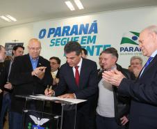 Governador Beto Richa recebe prefeitos e autoriza obras de saneamento, libera recursos para a Saúde e homologa licitações para obras urbanas.Curitiba, 02/06/2015.