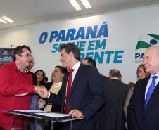 Governador Beto Richa recebe prefeitos e autoriza obras de saneamento, libera recursos para a Saúde e homologa licitações para obras urbanas.Curitiba, 02/06/2015.