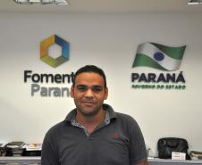 Os taxistas Genésio Vicente e Jeferson Vicente, pai e filho, foram os primeiros a conseguir contratar um financiamento da linha Banco do Empreendedor Taxistas, da Fomento Paraná, que foi reaberta em maio, por determinação do governador Beto Richa.  
