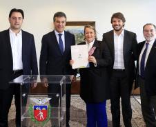 Governador Beto Richa autoriza e  homologa licitações de obras, serviços, compra de maquinários e equipamentos rodoviários para oito municípios: Arapoti, Colorado, Coronel Domingos Soares, Juranda, Mandaguaçu, Mariluz, Sulina e Terra Roxa