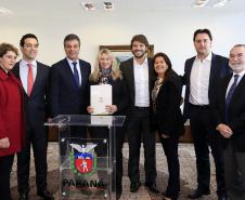 Governador Beto Richa autoriza e  homologa licitações de obras, serviços, compra de maquinários e equipamentos rodoviários para oito municípios: Arapoti, Colorado, Coronel Domingos Soares, Juranda, Mandaguaçu, Mariluz, Sulina e Terra Roxa
