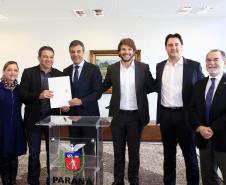 Governador Beto Richa autoriza e  homologa licitações de obras, serviços, compra de maquinários e equipamentos rodoviários para oito municípios: Arapoti, Colorado, Coronel Domingos Soares, Juranda, Mandaguaçu, Mariluz, Sulina e Terra Roxa