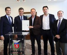 Governador Beto Richa autoriza e  homologa licitações de obras, serviços, compra de maquinários e equipamentos rodoviários para oito municípios: Arapoti, Colorado, Coronel Domingos Soares, Juranda, Mandaguaçu, Mariluz, Sulina e Terra Roxa