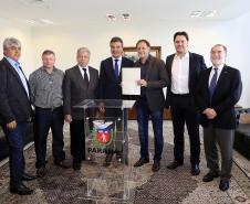 Governador Beto Richa autoriza e  homologa licitações de obras, serviços, compra de maquinários e equipamentos rodoviários para oito municípios: Arapoti, Colorado, Coronel Domingos Soares, Juranda, Mandaguaçu, Mariluz, Sulina e Terra Roxa