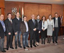Representantes da Innovare Química do Brasil assinam contrato da linha Inovacred com a Fomento Paraná.
