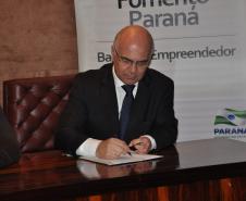 Representantes da Innovare Química do Brasil assinam contrato da linha Inovacred com a Fomento Paraná.