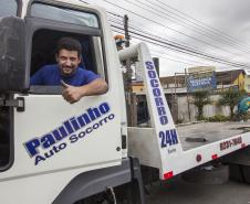 Paulo Alves dos Santos, mecânico e guincheiro, financiou seu guincho com recursos da Fomento Paraná. Curitiba, 22/07/2015. Foto: Pedro Ribas/ANPr