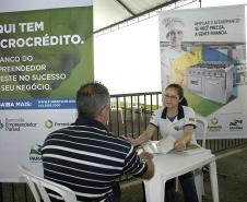 A Fomento Paraná deve alcançar R$ 2 bilhões em contratações de financiamentos entre 2015 e 2018. Um dos principais instrumentos de apoio financeiro para municípios e empresários de micro e pequeno porte do Estado, a instituição estima que, desse total, o setor público deve responder por R$ 1,2 bilhão e o setor privado por R$ 800 milhões, dos quais R$ 200 milhões no microcrédito. 