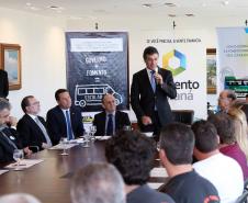 A nova linha de financiamento foi lançada em evento com a presença do governador Beto Richa. O crédito é destinado a micro e pequenos empreendedores para compra de veículos novos. Richa disse que a medida irá ajudar os empreendedores, melhorar as condições de trabalho dos transportadores e garantir segurança aos estudantes e turistas.