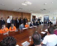 A nova linha de financiamento foi lançada em evento com a presença do governador Beto Richa. O crédito é destinado a micro e pequenos empreendedores para compra de veículos novos. Richa disse que a medida irá ajudar os empreendedores, melhorar as condições de trabalho dos transportadores e garantir segurança aos estudantes e turistas.