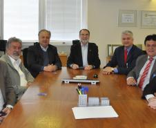 O presidente da Fomento Paraná, Juraci Barbosa, recebeu nesta quinta-feira (27) uma visita do novo gerente de filial do FGTS (Fundo de Garantia por Tempo de Serviço) na Caixa Econômica Federal em Curitiba, Paulo César Sartor. 
