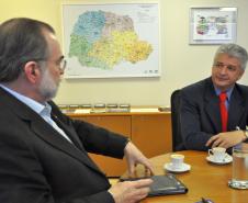 O presidente da Fomento Paraná, Juraci Barbosa, recebeu nesta quinta-feira (27) uma visita do novo gerente de filial do FGTS (Fundo de Garantia por Tempo de Serviço) na Caixa Econômica Federal em Curitiba, Paulo César Sartor.