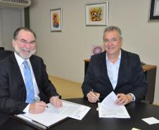 O presidente da Fomento Paraná, Juraci Barbosa, e o presidente do Instituto Regional de Desenvolvimento Econômico e Social (IRDES), Aldair Rizzi, assinaram um acordo de cooperação técnica nesta quarta (2/9), em Curitiba. Pelo convênio, o IRDES atuará como facilitador junto a empresas de Pato Branco e Região em processos de financiamento pelas linhas do Banco do Empreendedor.