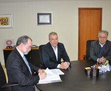 O presidente da Fomento Paraná, Juraci Barbosa, e o presidente do Instituto Regional de Desenvolvimento Econômico e Social (IRDES), Aldair Rizzi, assinaram um acordo de cooperação técnica nesta quarta (2/9), em Curitiba. Pelo convênio, o IRDES atuará como facilitador junto a empresas de Pato Branco e Região em processos de financiamento pelas linhas do Banco do Empreendedor.