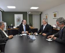 O presidente da Fomento Paraná, Juraci Barbosa, e o presidente do Instituto Regional de Desenvolvimento Econômico e Social (IRDES), Aldair Rizzi, assinaram um acordo de cooperação técnica nesta quarta (2/9), em Curitiba. Pelo convênio, o IRDES atuará como facilitador junto a empresas de Pato Branco e Região em processos de financiamento pelas linhas do Banco do Empreendedor.
