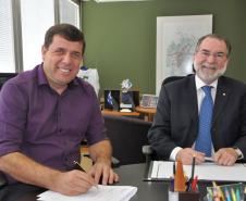 O prefeito de São Miguel do Iguaçu, Claudiomiro da Costa Dutra, assinou um contrato de financiamento com a Fomento Paraná, nesta terça-feira (15/9), para o projeto de recuperação estrutural do prédio do Paço Municipal Abel Bez Batti. Os recursos, no valor de R$ 1,05 milhão, são do Sistema de Financiamento aos Municípios (SFM).